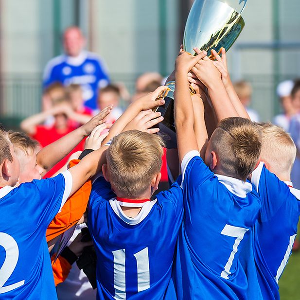 Can_your_child_wear_contacts_row_4