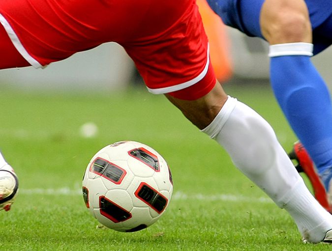 Which_footballers_wear_contact_lenses?_row_1