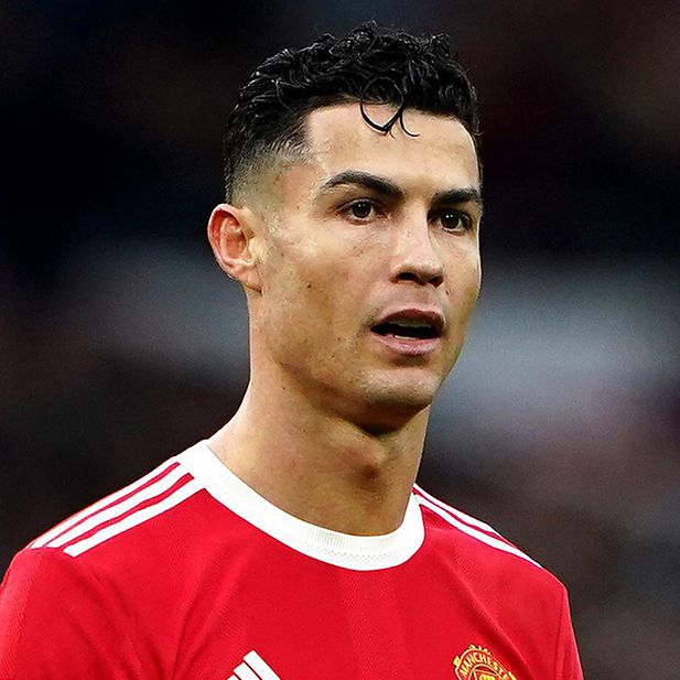 Which_footballers_wear_contact_lenses?_row_3