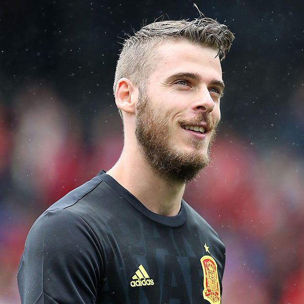 Which_footballers_wear_contact_lenses?_row_4